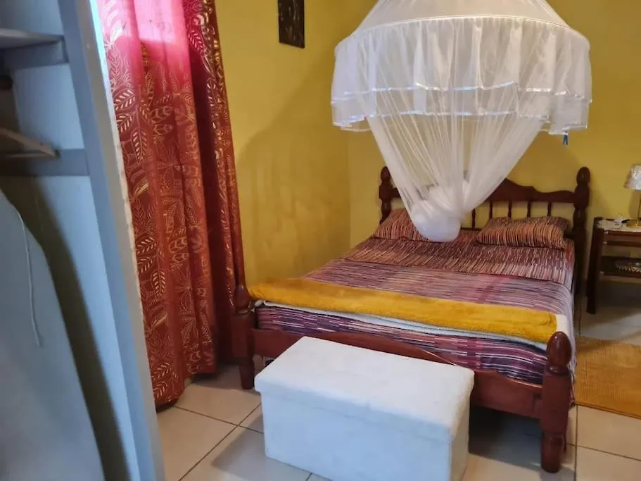 Petite Maison 2 Personnes Chez Roger Gros-Morne Holiday home